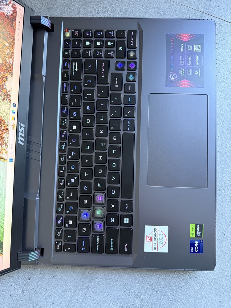 MSI 16' 2.5K 240hz, i9-14900HX, RTX 4070, 32GB RAM, SSD 2TB