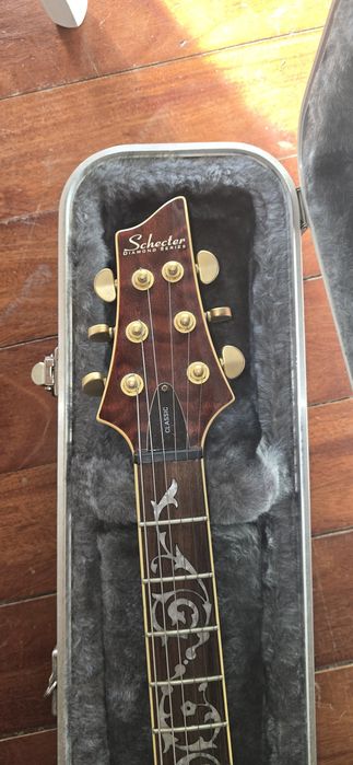 OPORTUNIDADE ÚNICA! Guitarra Schecter Classic  em excelente estado kit