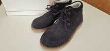 Sapatos camurça novos tamanho 28