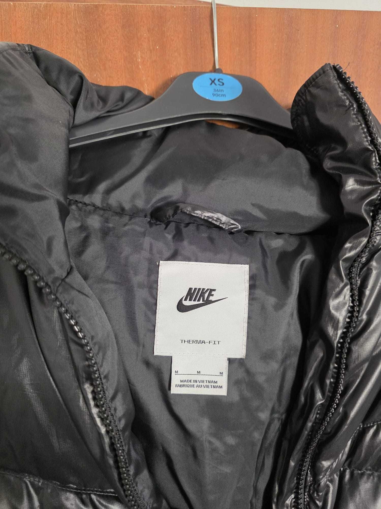 Casaco comprido da Nike muito TOP! Aproveite!