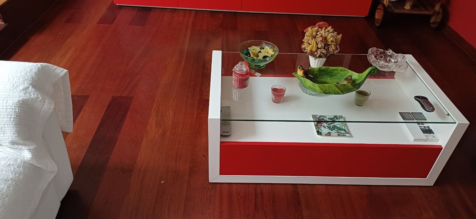 Mesa de apoio lacada para sala de estar