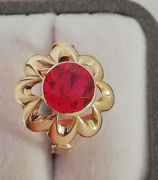 ZŁOTY pierścionek p585 rubinowy kamień Lata 70 te PRL.