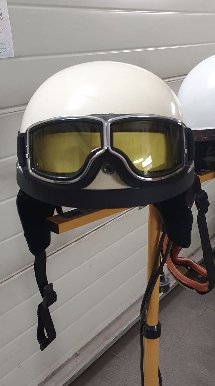 Kask orzeszek gogle prl