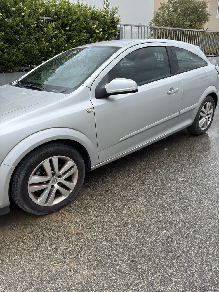 Opel astra GTC.