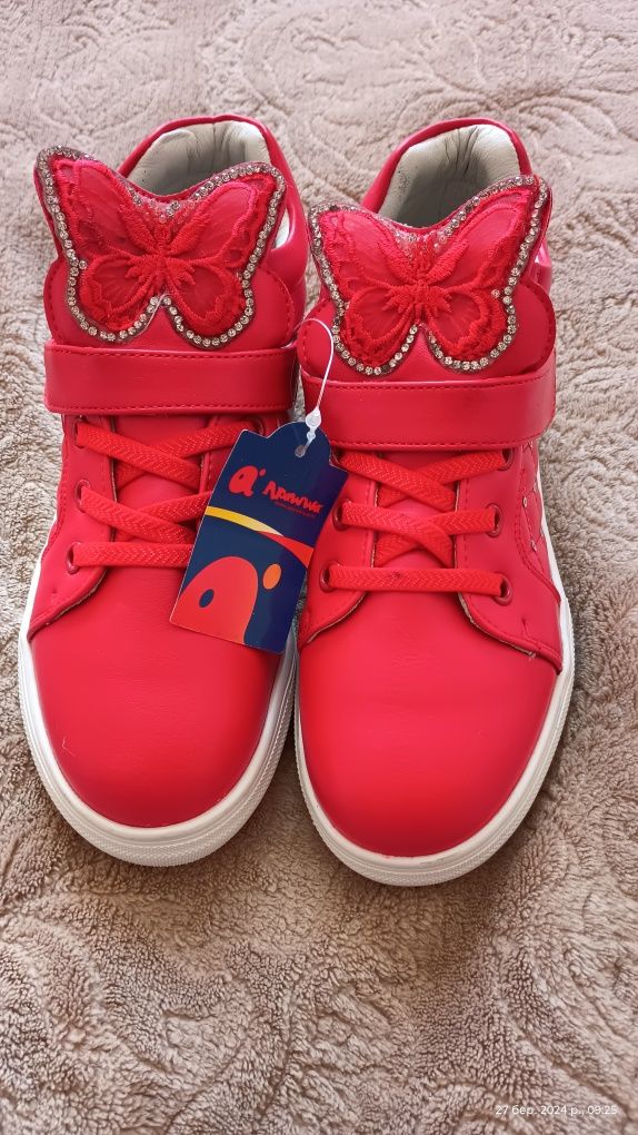 Весняні червоні черевики для дівчинки устілка 19.5 см, ботинки Apawwa