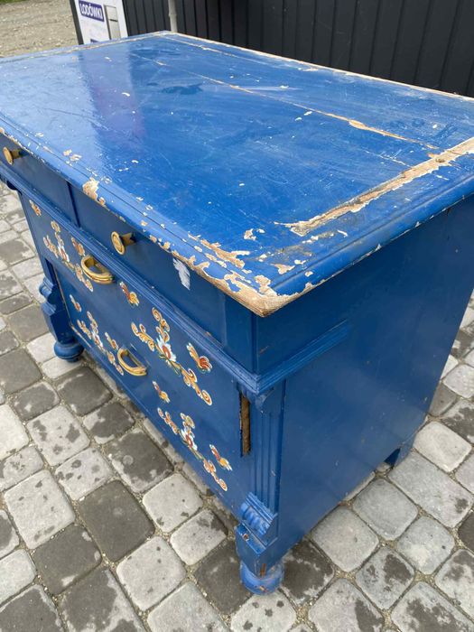 Bardzo stara drewniana komoda 4 szufladowa.