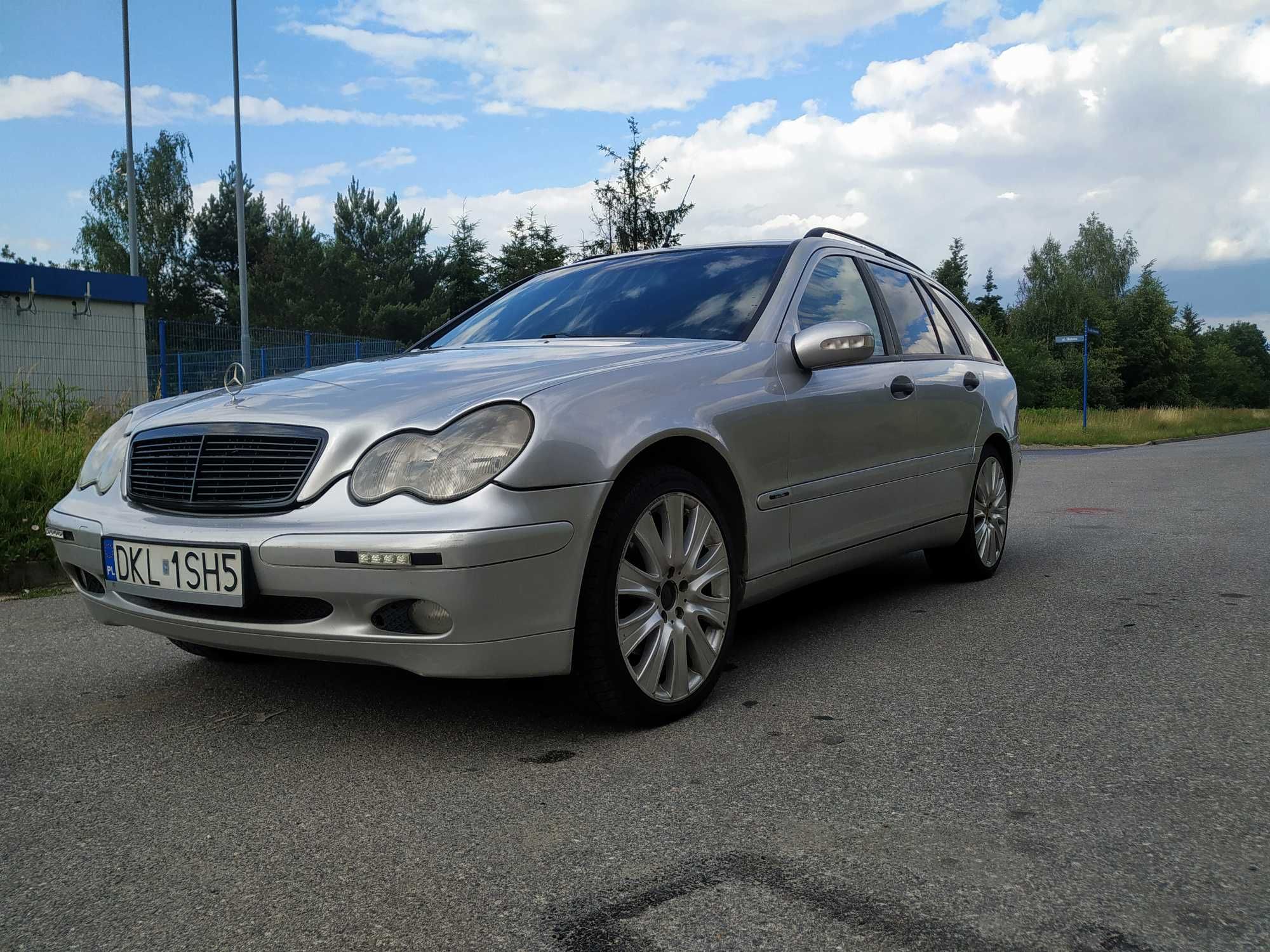 Mercedes -Benz C270 W203 CDI 2.7 automat