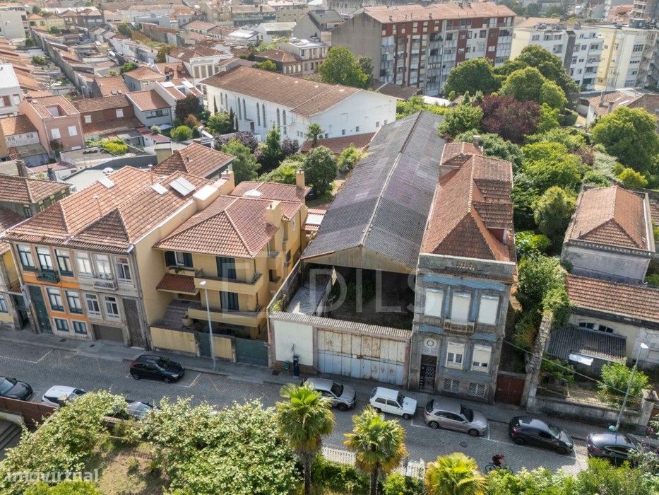 Terreno com Armazém, com PIP aprovado