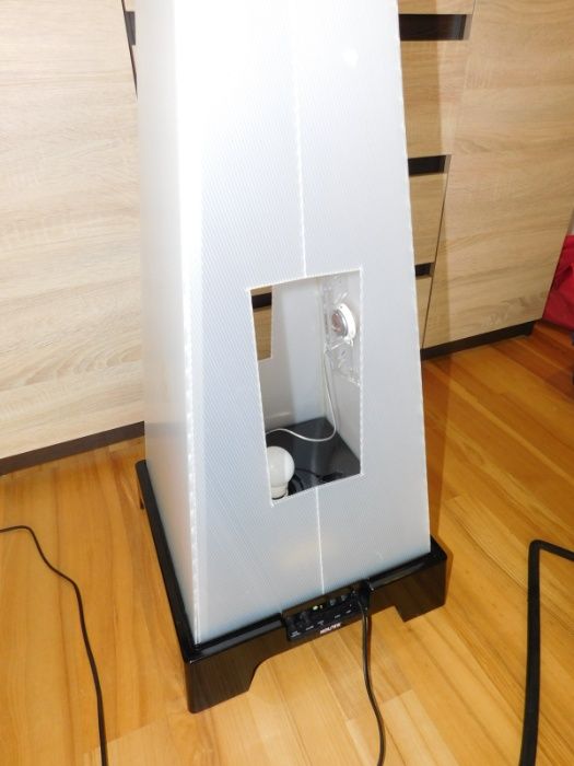 Głośnik XOUNTS z 360-stopniowym dźwiękiem stereo i oświetleniem