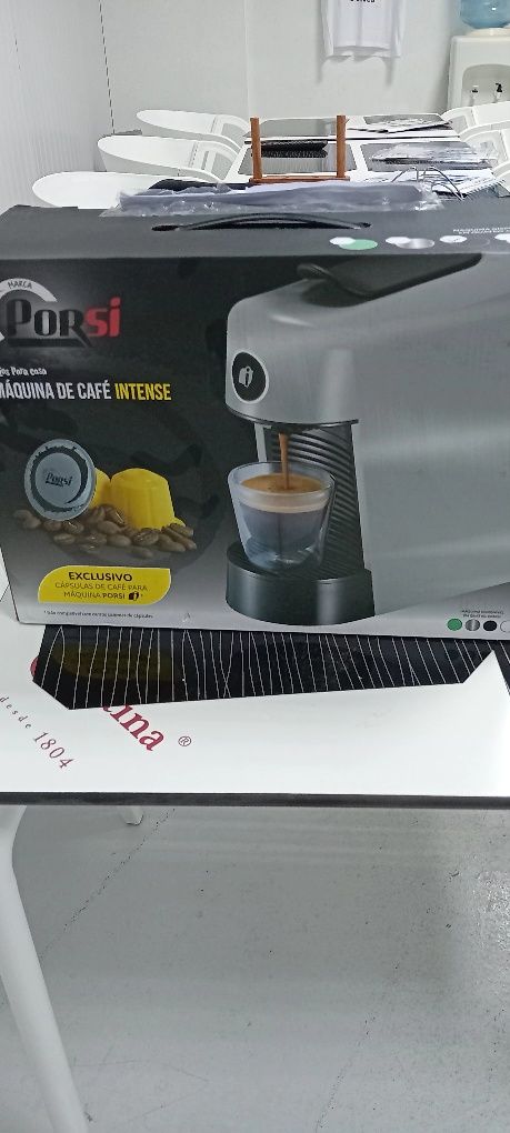 Máquina café cápsulas nova,, marca  intermarche