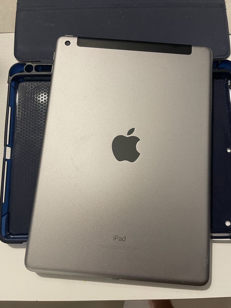 iPad 5. generacji (2017, 9,7″) Wi‑Fi + Cellular 32 GB