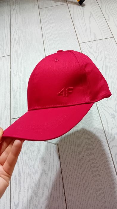 Nowa! Oryginalna 4F czapka z daszkiem czerwona