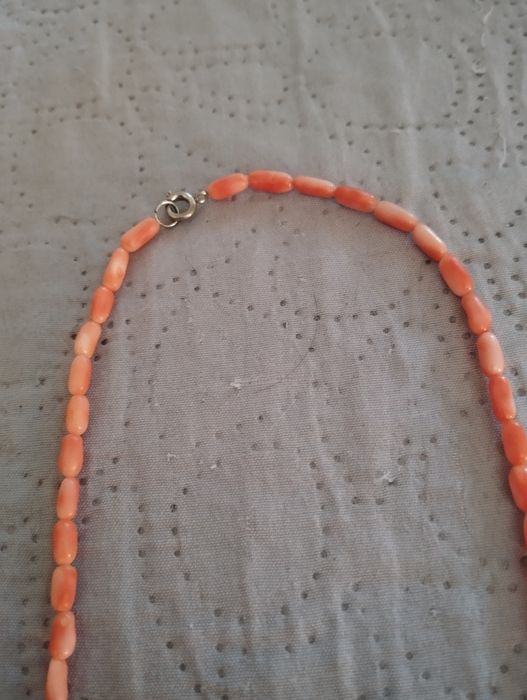 Colar de coral   muito lindo
