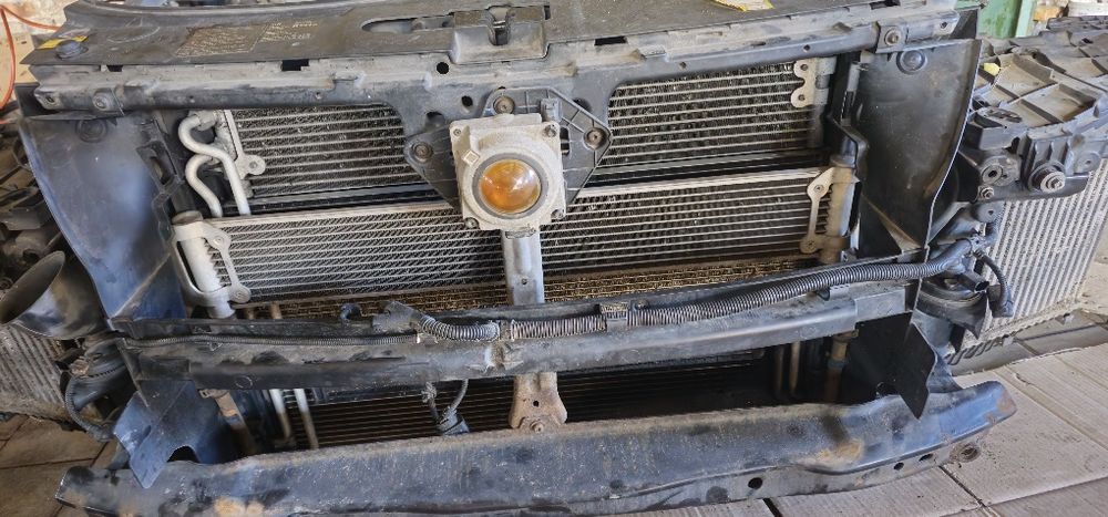 Передня панель телевізор vw  туарег 3.0 ресталінг 06-10р