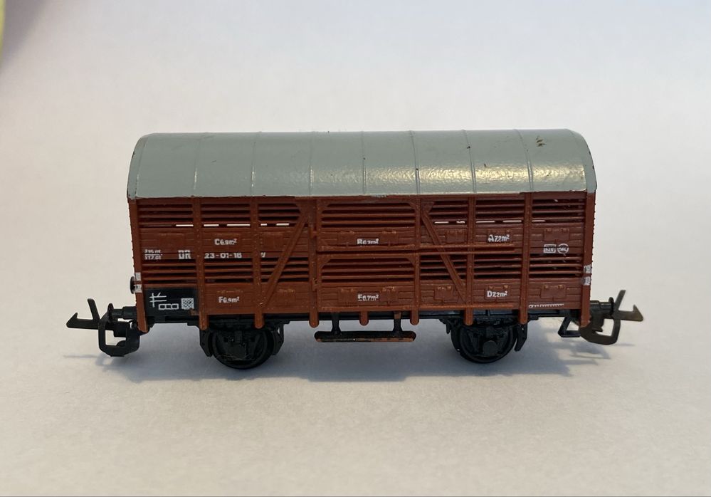 Piko wagon towarowy zamknięty brązowy