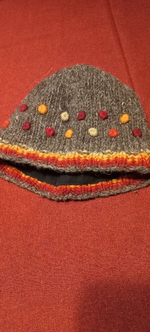 Шерстяная шапка , привезена из Непала