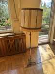 Lampa stojąca do salonu