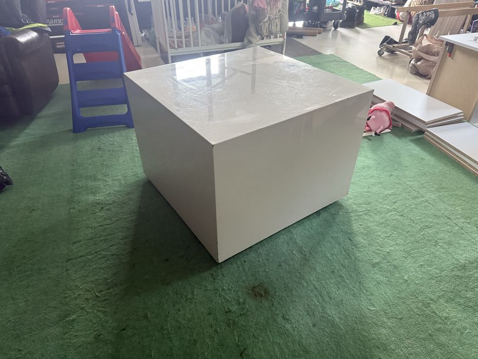 Stolik bialy cube malowany na polysk
