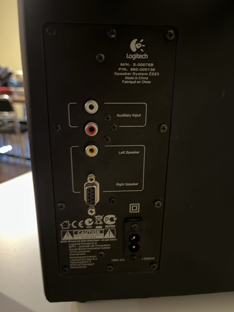 Coluna logitech + subwoofer com defeito