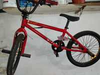 Bicicleta bmx com muito pouco uso