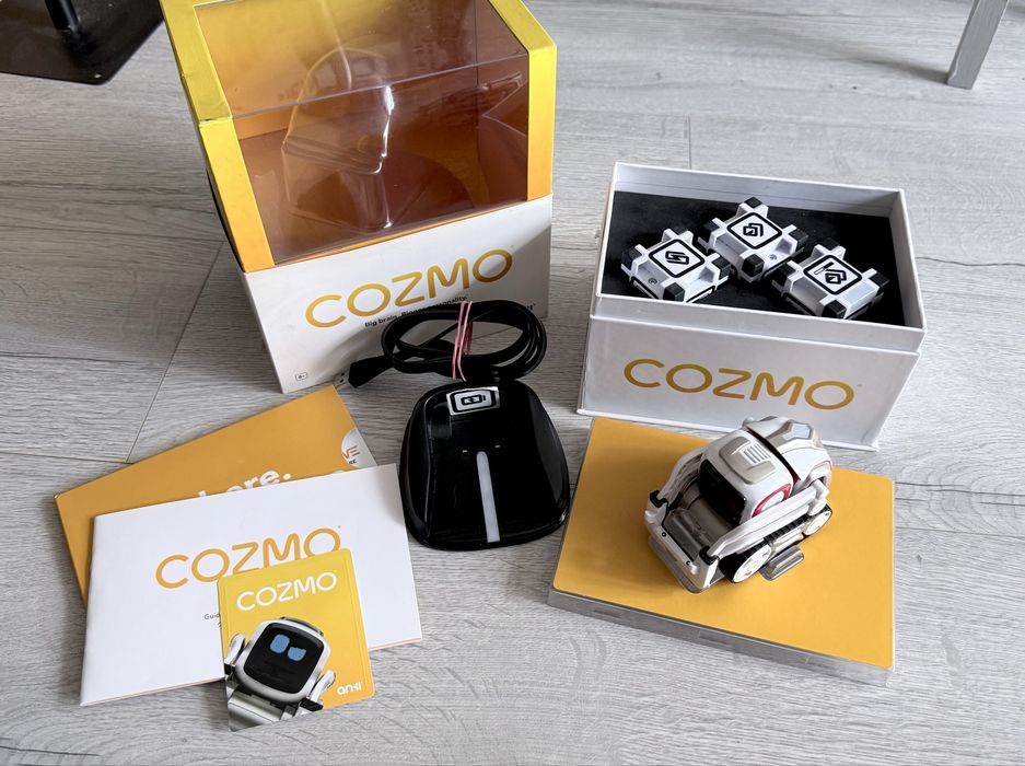 Робот Anki COZMO