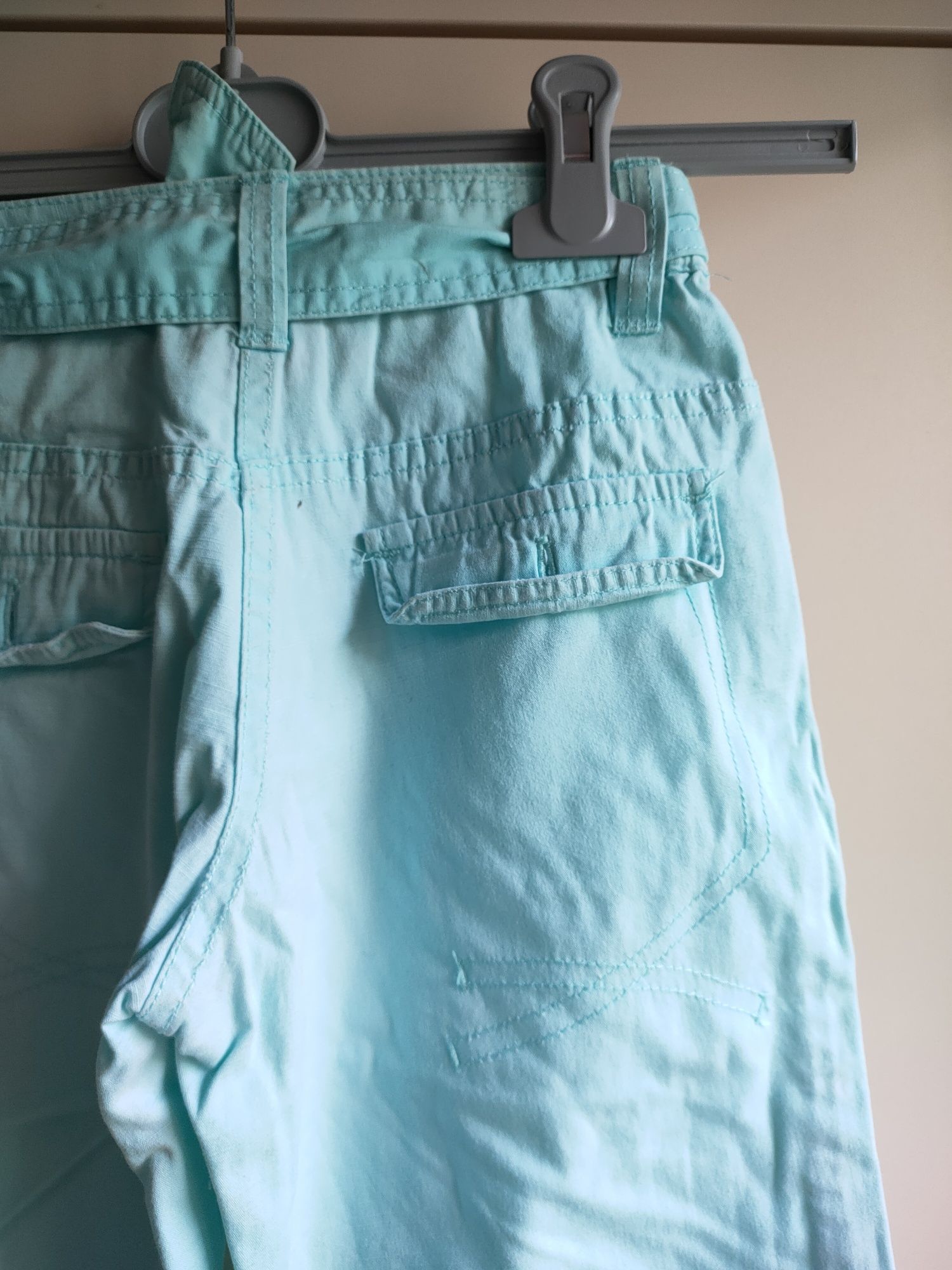 Błękitne spodnie rozmiar 128 cm