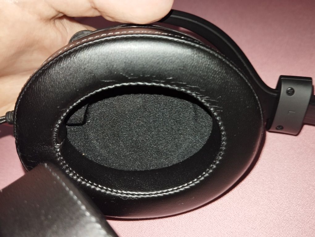 Наушники Corsair hs60pro
