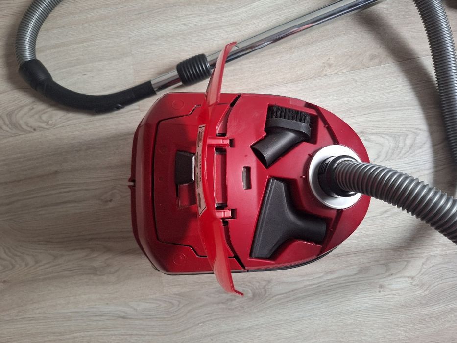 Aspirador NILFISK usado mas a funcionar perfeitamente