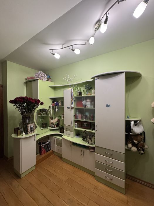 Продаються  меблі (стінка-шафа+ стіл)