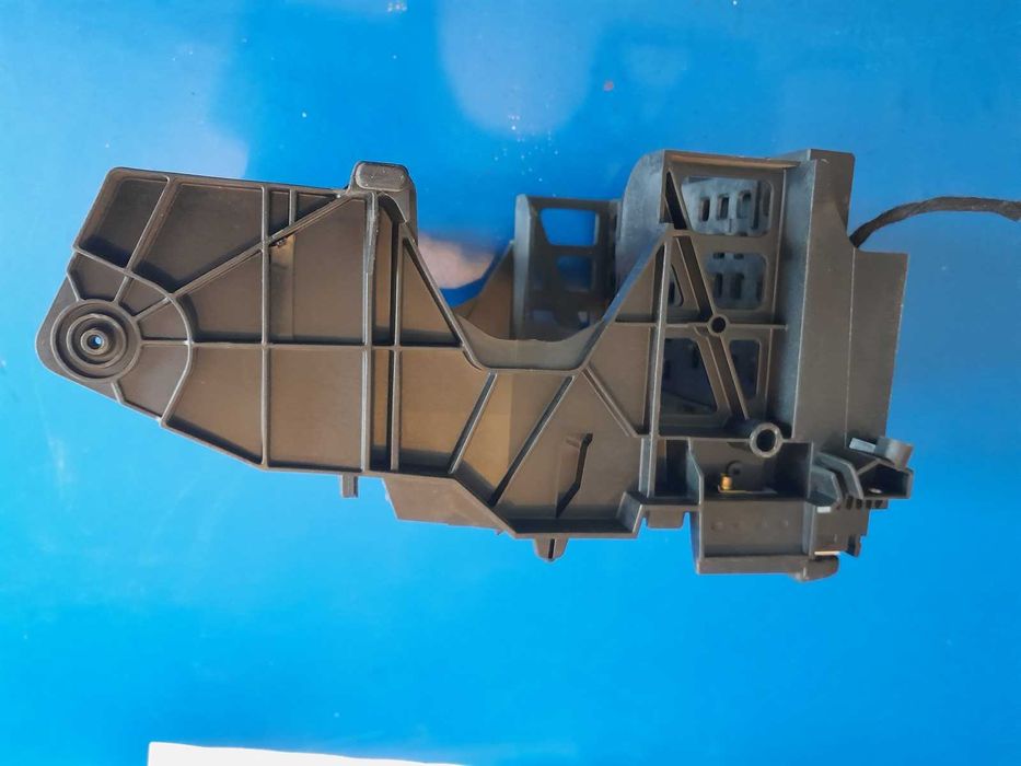 Konsola środkowa ramka radia stelaż Audi A4 B6 8E0'858005B