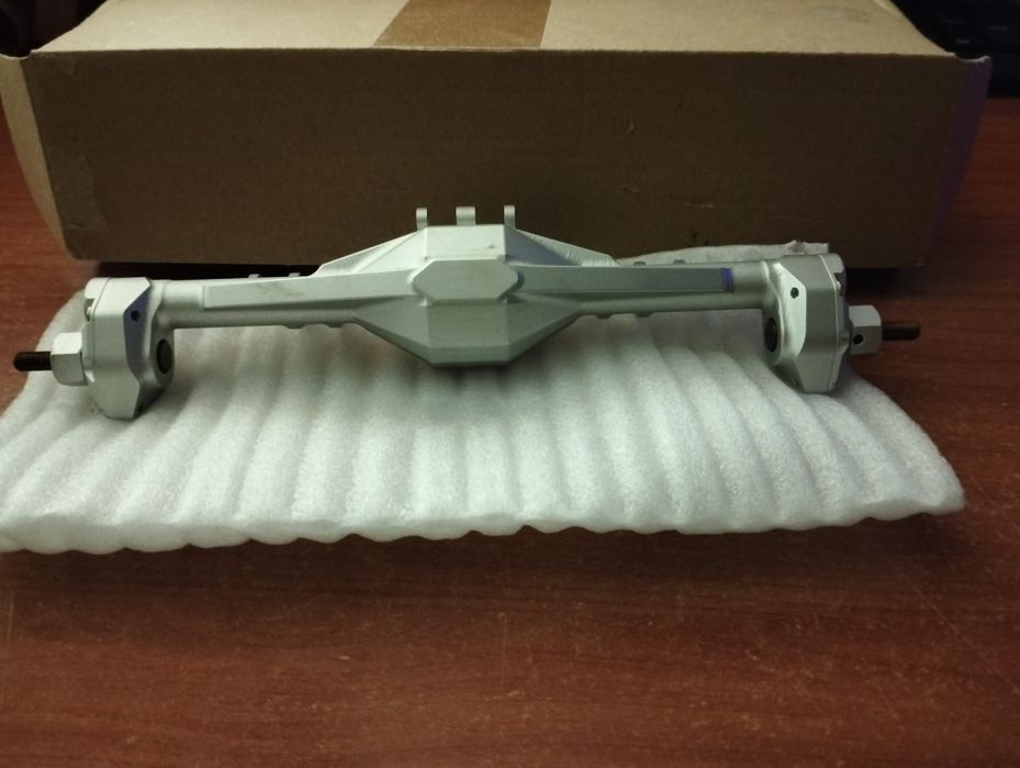 Eixo traseiro de suspensão de veículo de controle remoto (RC)