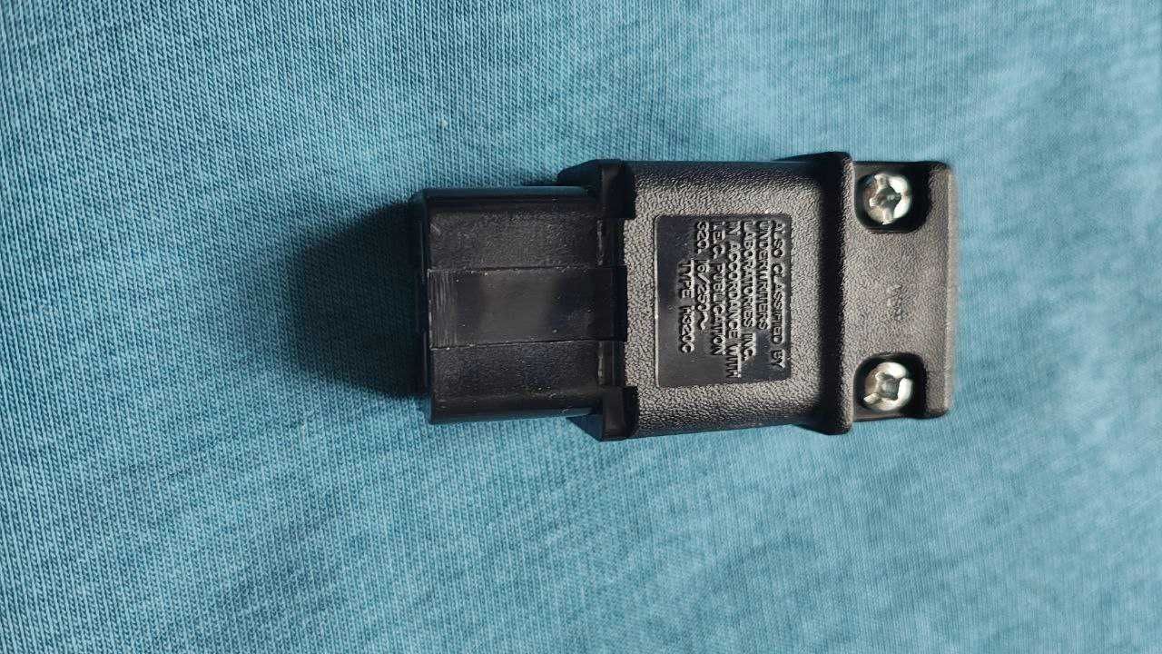 Hubbell HBL 5965VBLK/ H320C 20A/Burmester угловой коннектор 10A