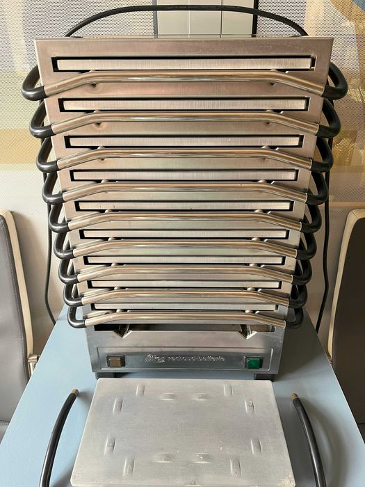 Piec gastronomiczny do podtrzymania gorących posiłków.