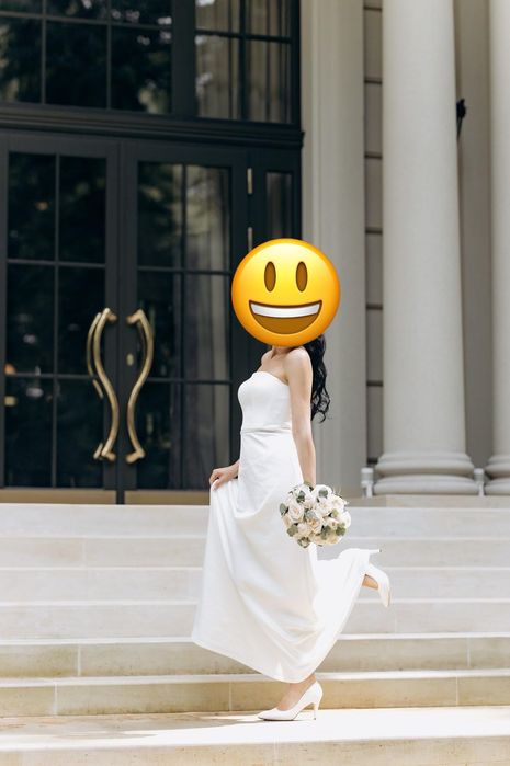 Продаю весільну сукню молочного кольору в хорошому стані