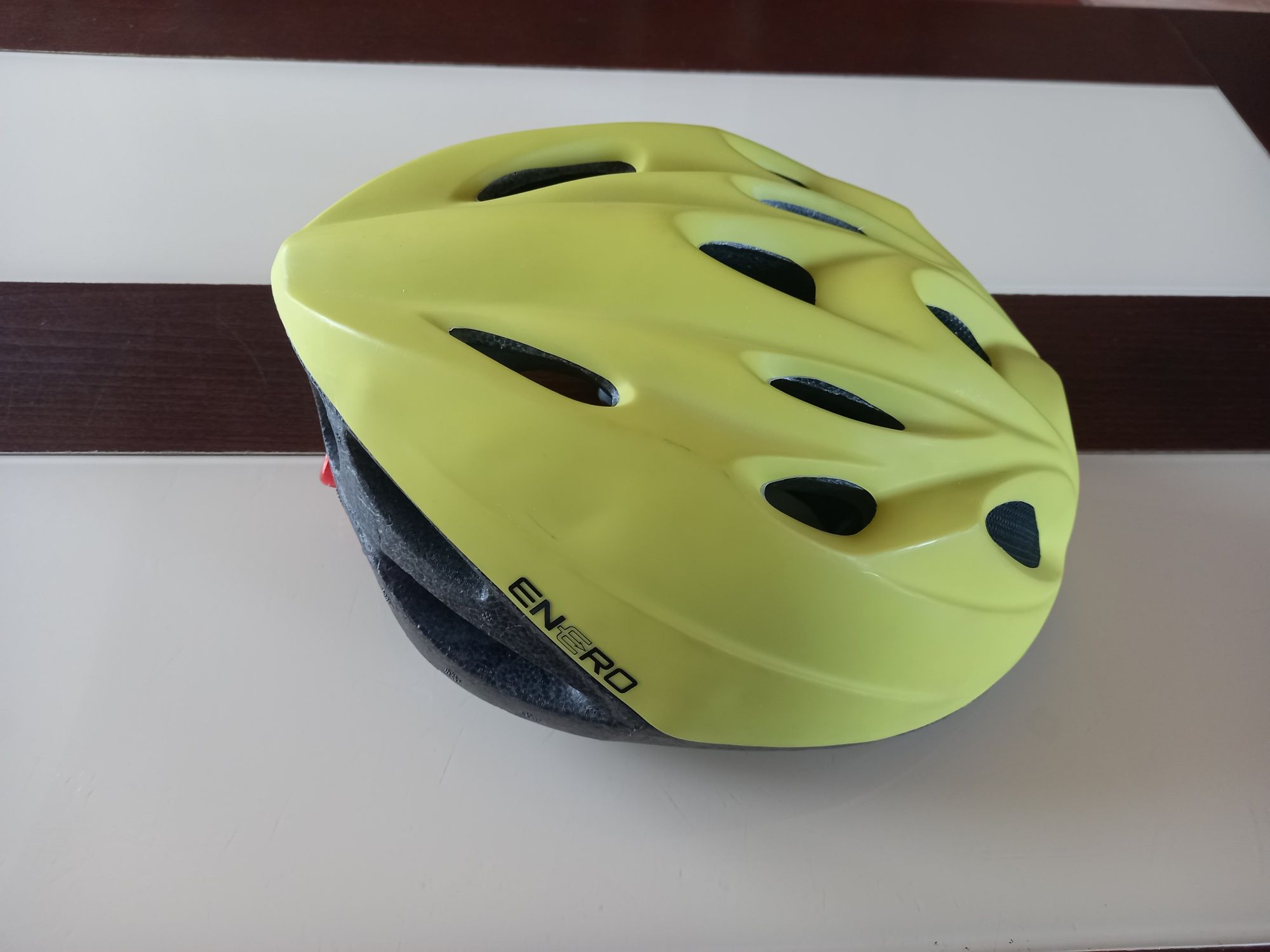 NOWY Kask rowerowy Żółty ENERO r.55-59 z lampka led