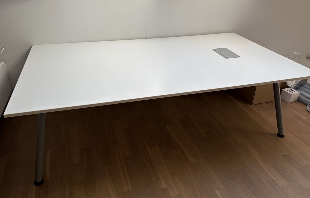 Stół konferencyjny Ikea