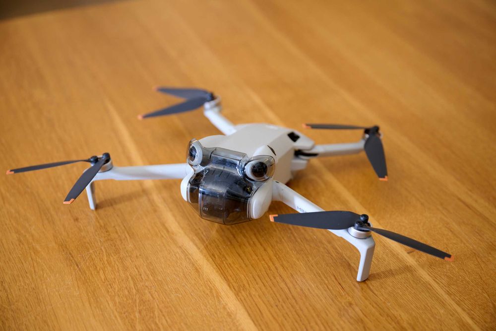 Dron DJI MINI 4 - zestaw