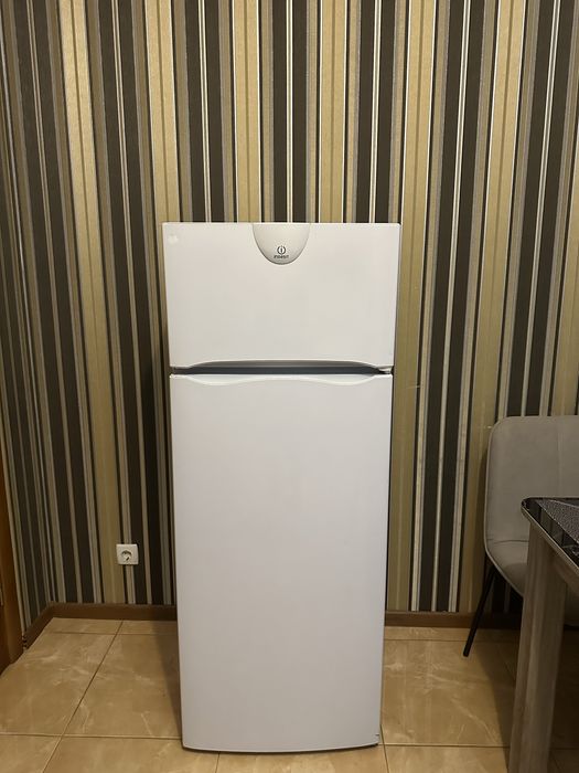 Холодильник Indesit