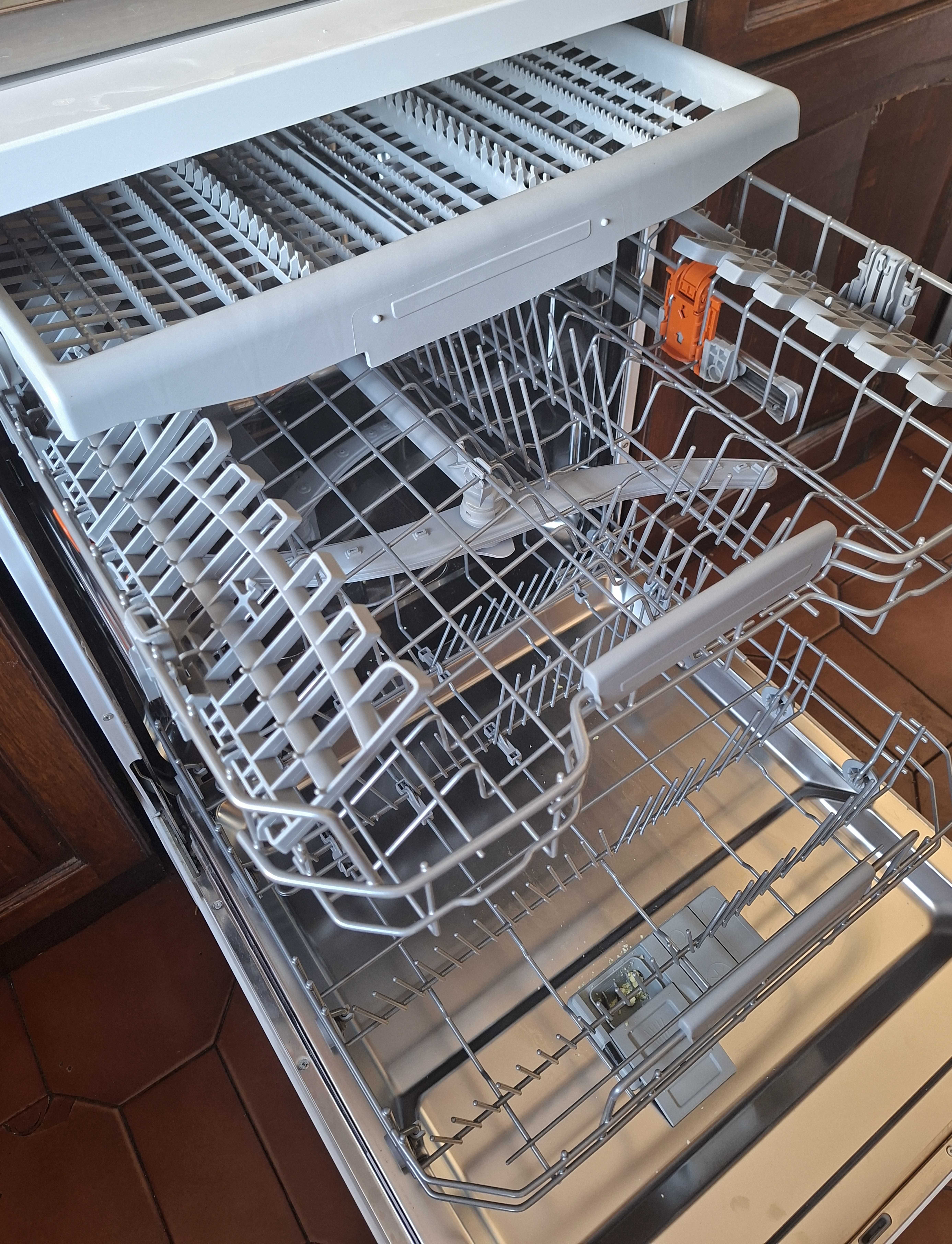 Máquina de lavar loiça Hotpoint HFC 3C26 F com 3 anos