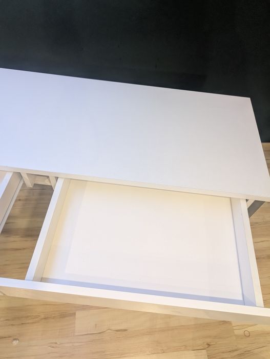 Elegancka Toaletka/Biurko z Szufladami - Styl Nowoczesny!