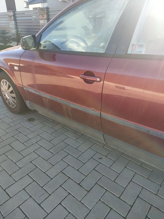 Sprzedam Passat  1.8  benzyna