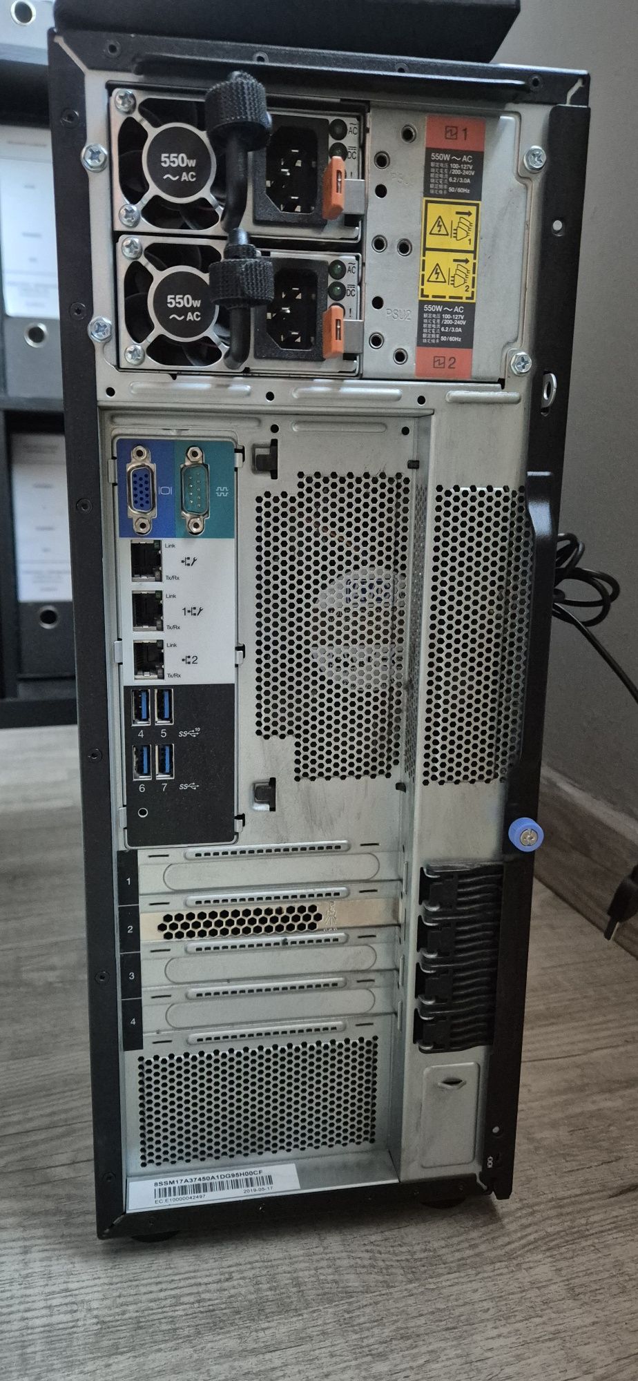 Servidor Lenovo ST250 Xeon  E 2124 | 32GB RAM | 1.48 TB |