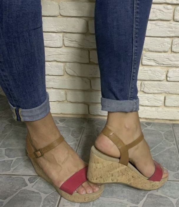 Босоніжки жіночі