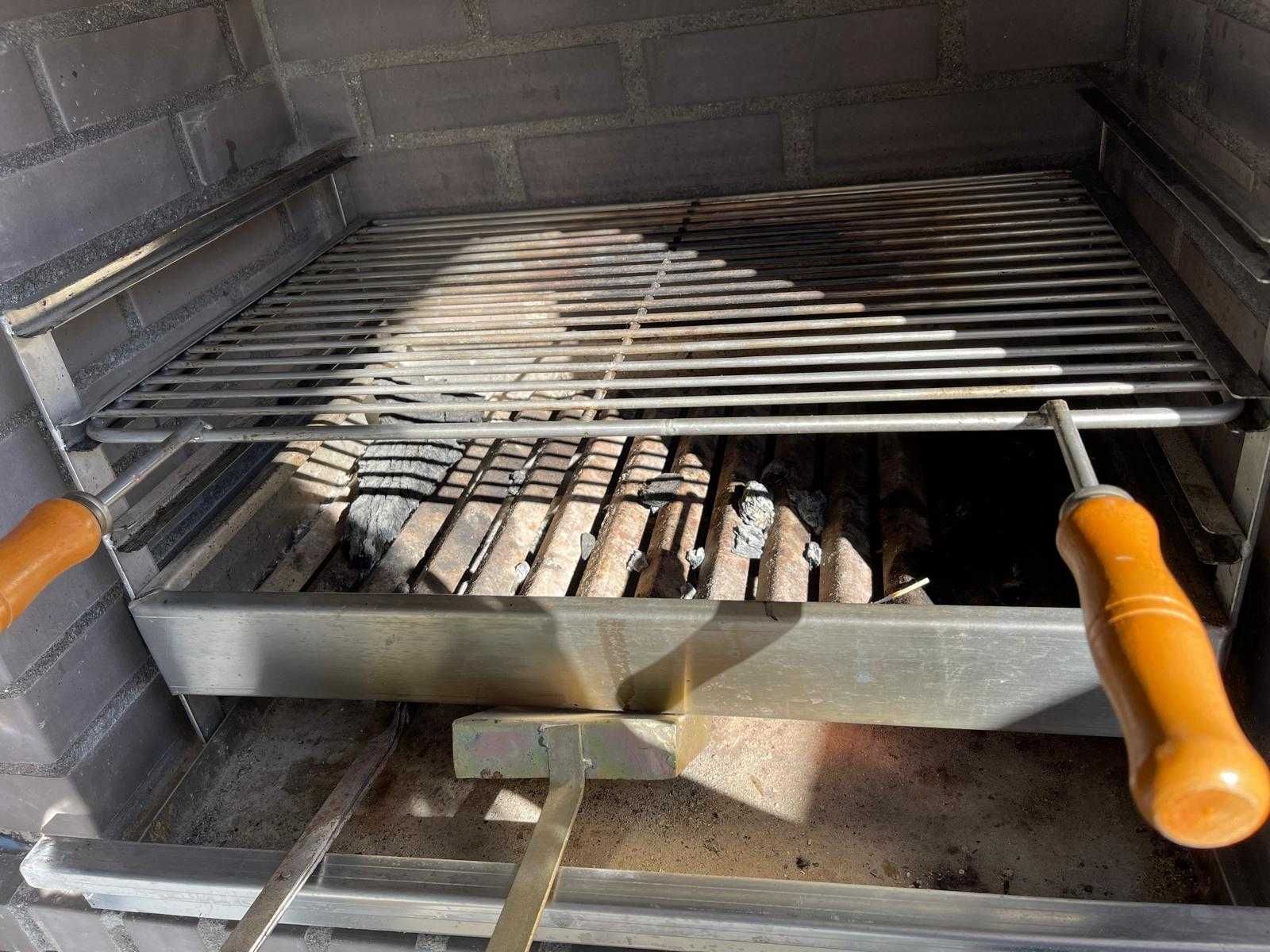 Barbecue/Churrasqueira INOX + 6 Grelhas + Mala de Acessórios