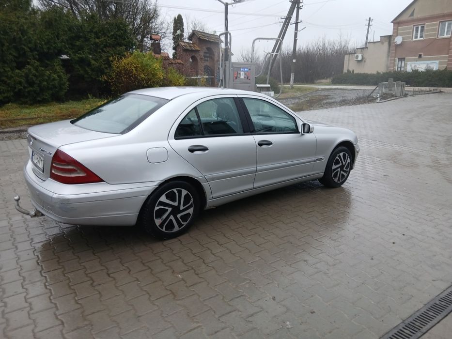 Продам Мерседес W203 C180 Kompresor в Харошому стані.