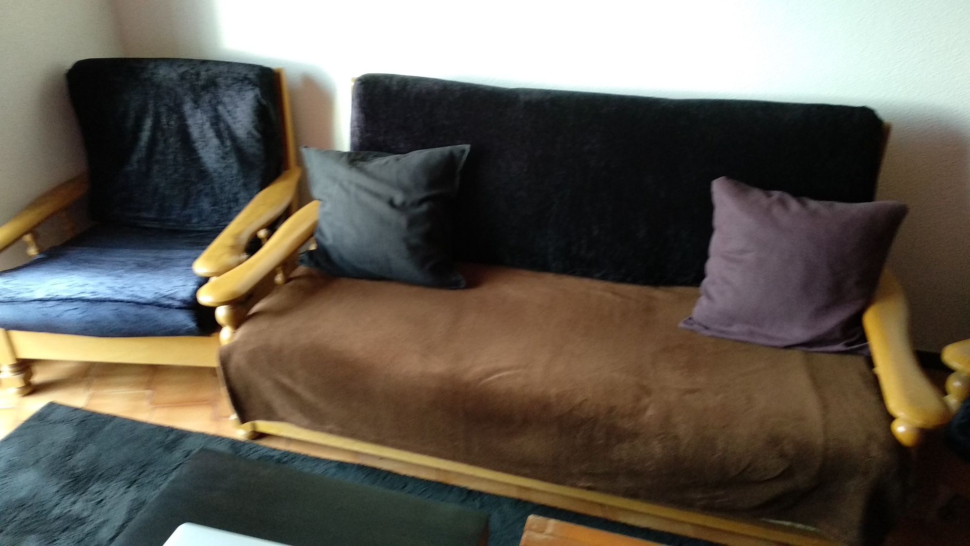 Sofá Cama 3 lugares + Sofá Individual (Ofereço a quem recolher)