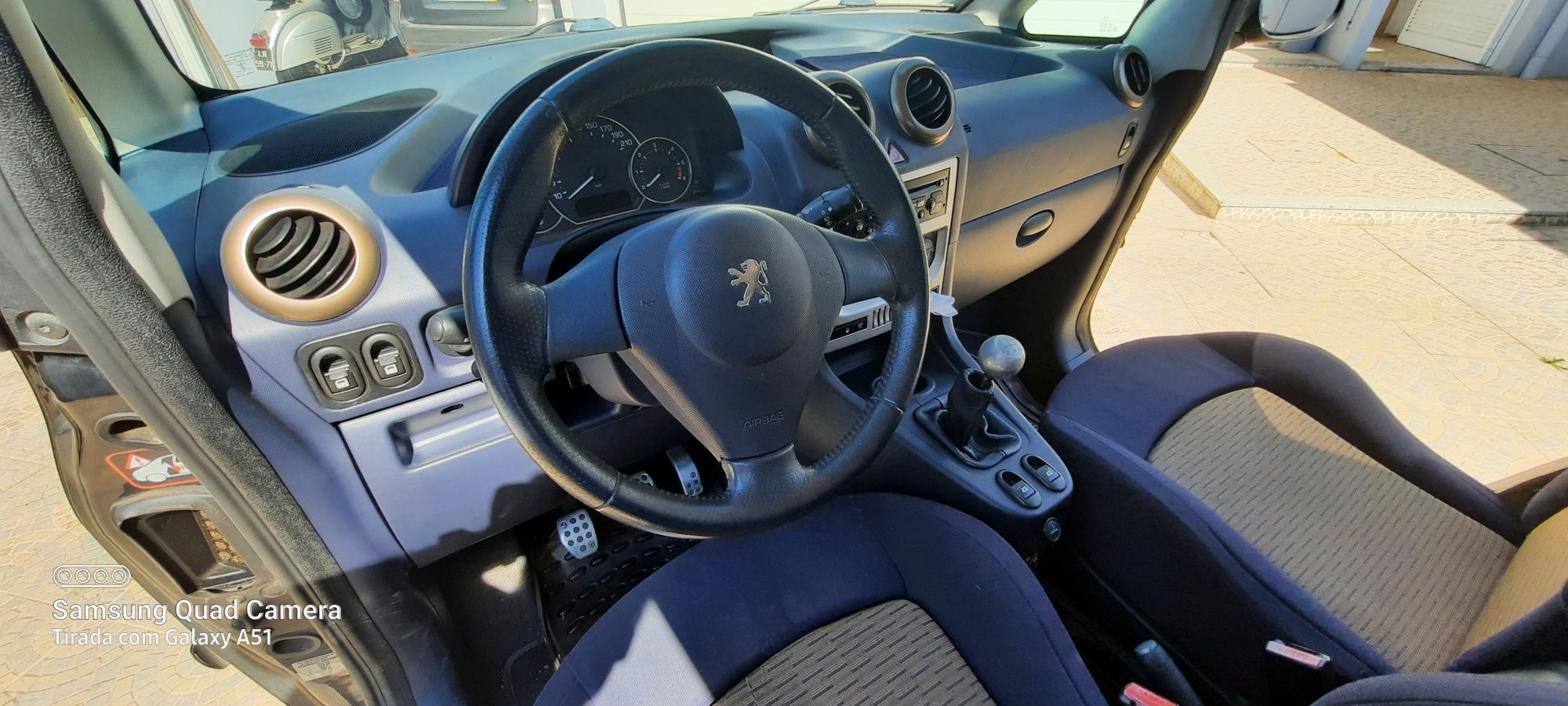 Peugeot 1007 1.4 hdi bom estado