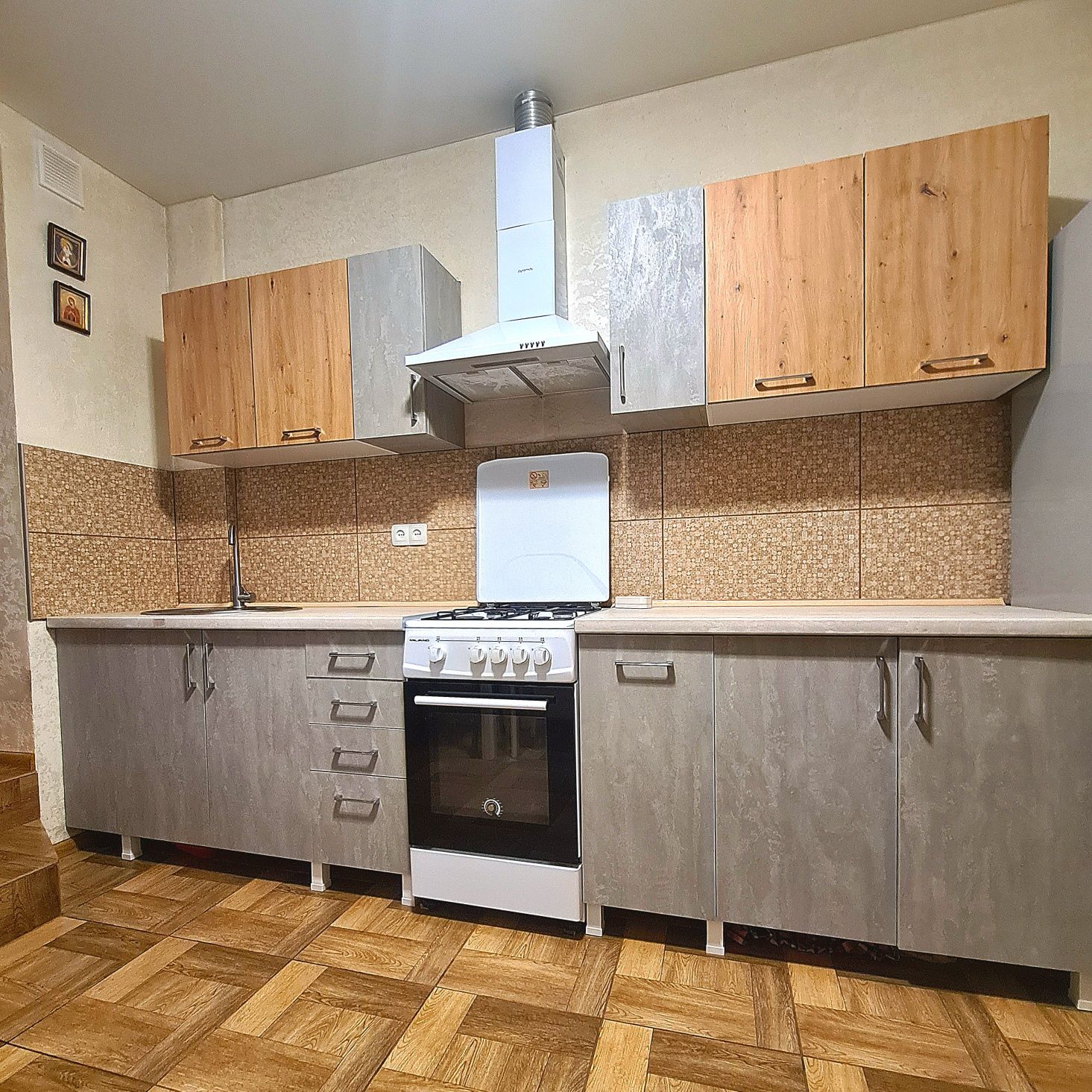 Продаю 2х комнатную квартиру  на Адмирала  Макарова