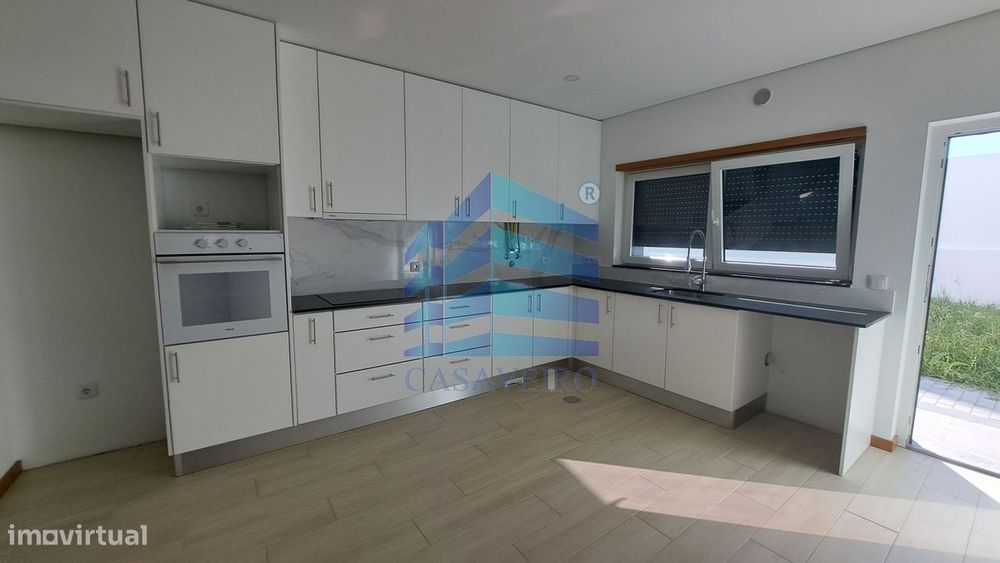 Moradia T3 Geminada  com garagem