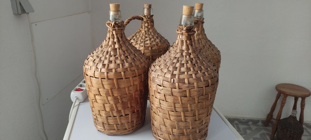 4 garrafões antigos